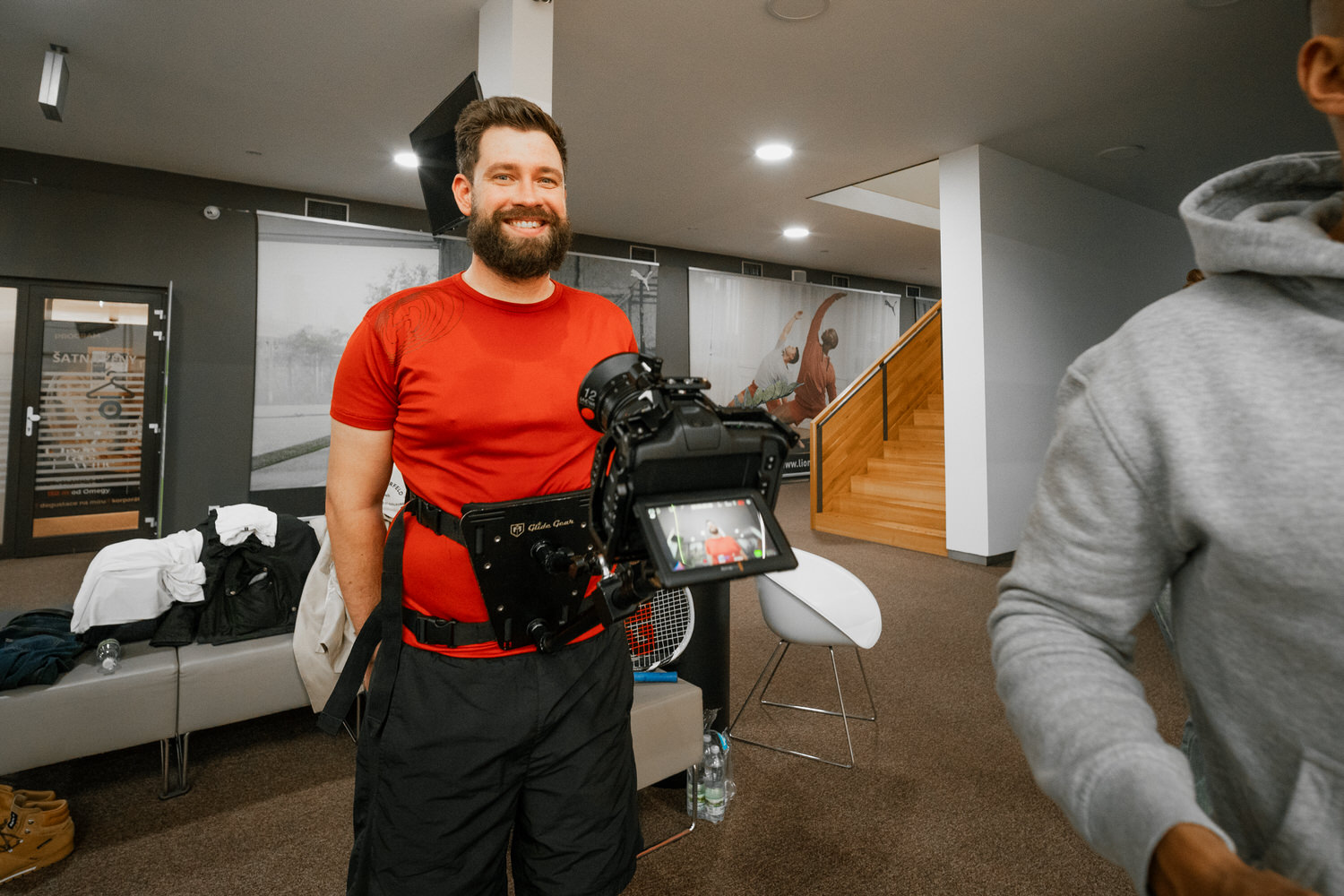 backstage natáčení kardi ai